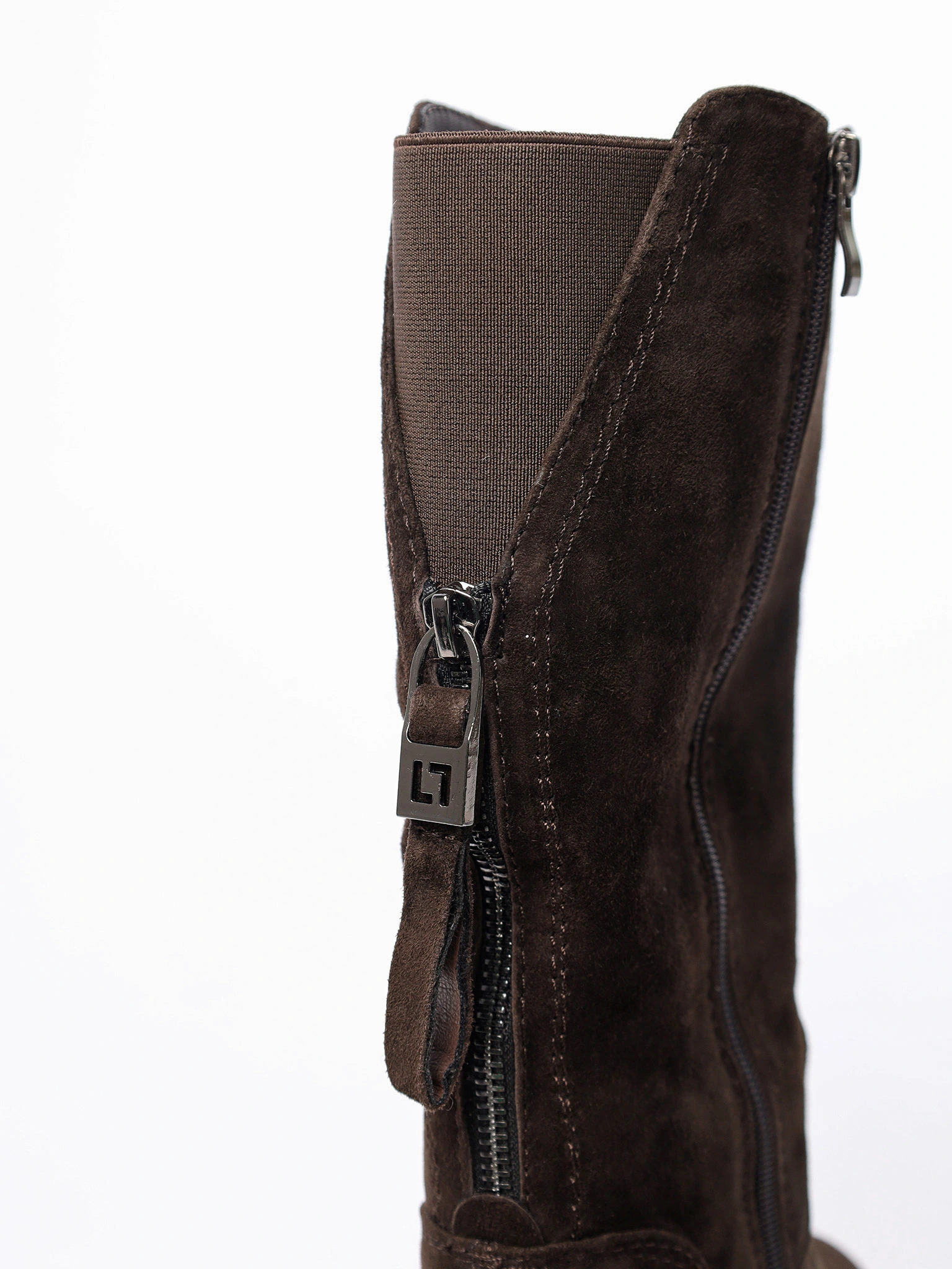 Сапоги темно-коричневого цвета с декоративной молнией на рельефной подошве